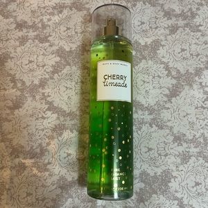 Cherry limeade from bath a body works🍒